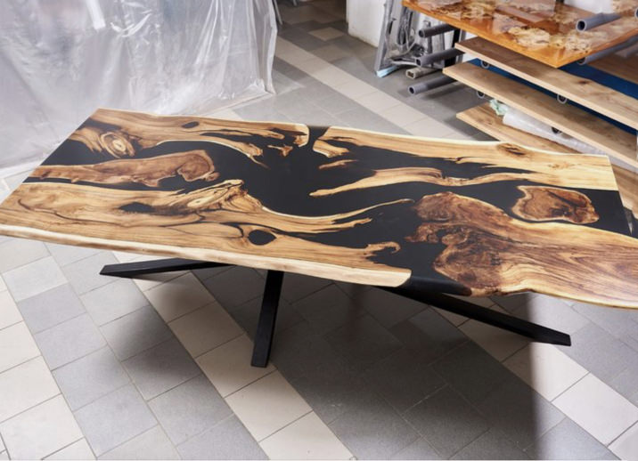 кухонный стол река в стиле лофт из цельного массива ореха и эпоксидной смолы размером  200х85см №33 с подстольем