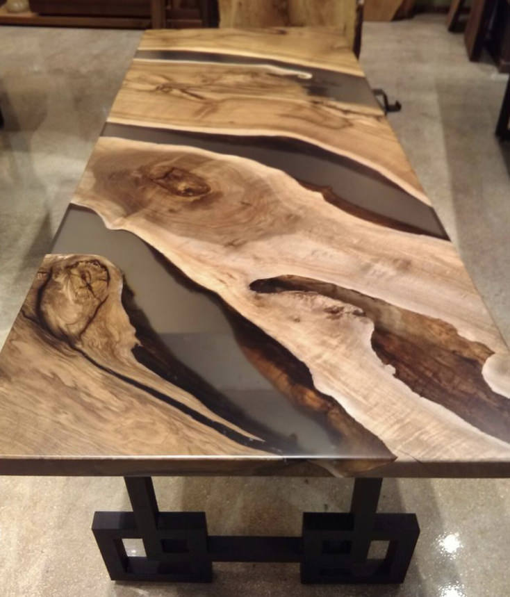 кухонный стол река из слэба ореха и эпоксидной смолы размером  180х80см №22 с подстольем